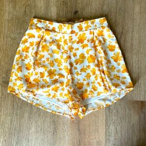 LE LIS Floral Shorts